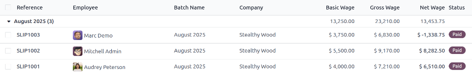 按批次查看所有工资单。点击箭头可展开每个批次。