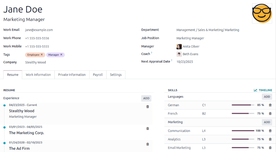 创建新员工表单，填写所有字段。