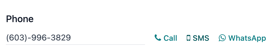 位于 Odoo 数据库中的典型联系信息表单上的短信图标。